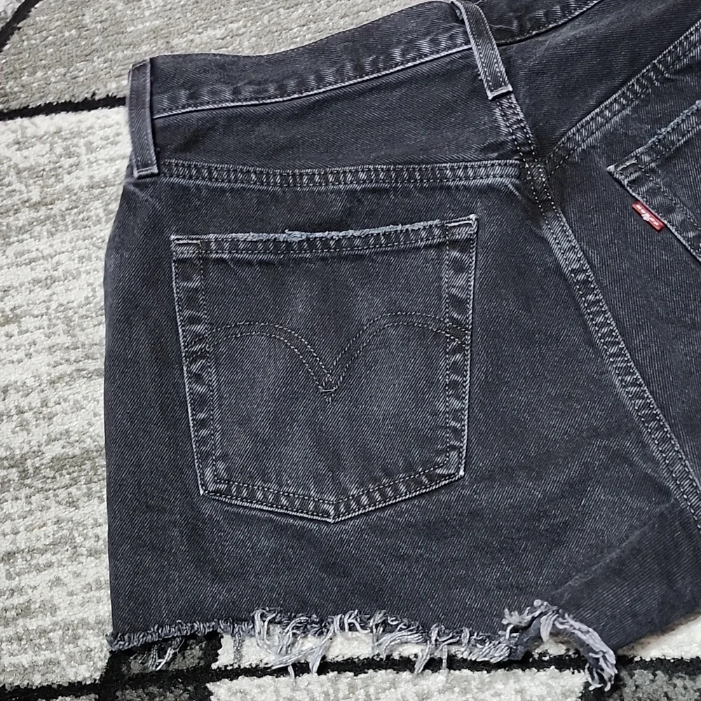 LEVI'S 501 ORIGINAL BLACK BUTTON-FLY HIGH-RISE DISTRESSED RAW-EDGE DENIM SHORTS